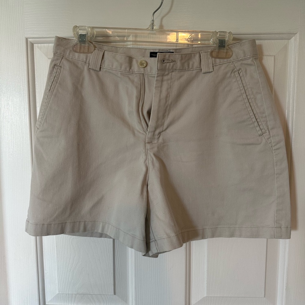 Women’s beige shorts. Dockers, size 10 petite.
